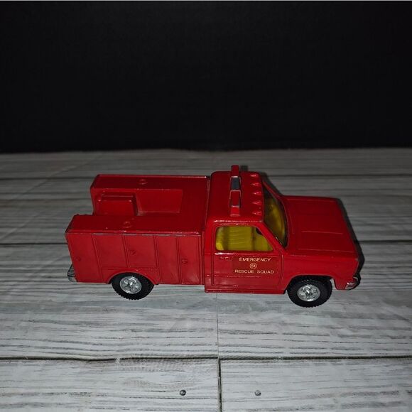 Dinky Toys No. 267 Emergency Paramedic Truck Squad 51 LA County Toy Car England - Picture 5 of 9